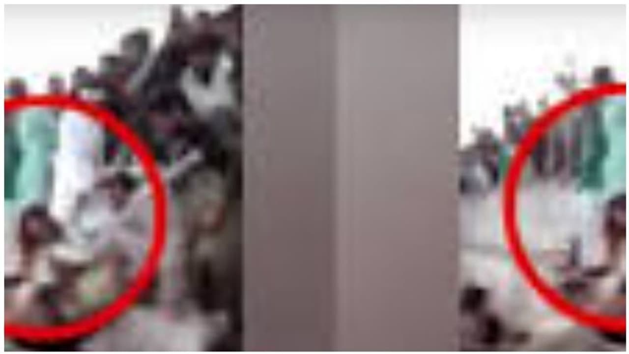 ஒரு பெண்ணை 400 பேர் சேர்ந்து ஆடையை கிழித்தெறிந்து மானபங்கம்... பாகிஸ்தானில் படுபயங்கர சம்பவம்..! ஒரு பெண்ணை 400 பேர் சேர்ந்து ஆடையை கிழித்தெறிந்து மானபங்கம்... பாகிஸ்தானில் படுபயங்கர சம்பவம்..!