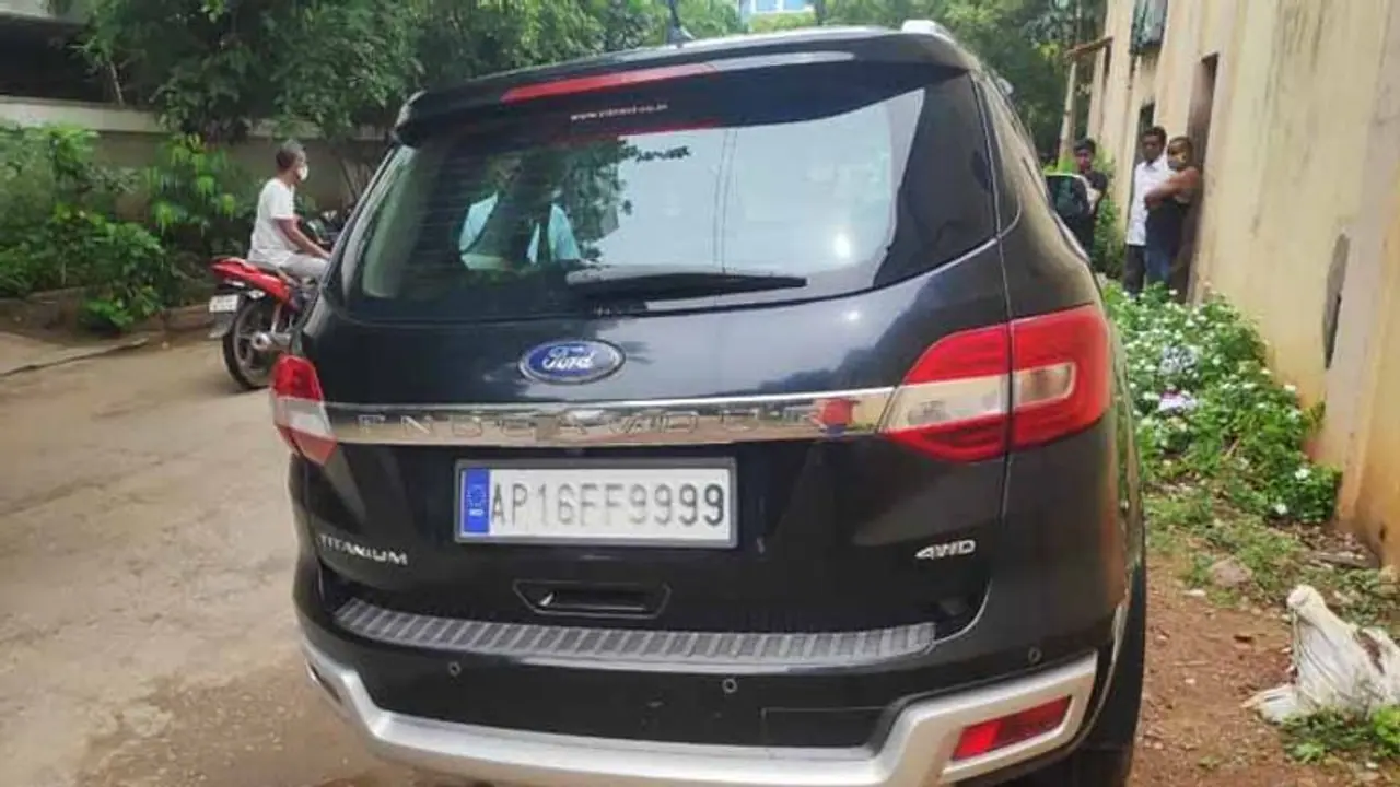 విజయవాడ రాహుల్ హత్య కేసు: గాయత్రికి 14 రోజుల రిమాండ్.. 12కి చేరిన అరెస్ట్ల సంఖ్య విజయవాడ రాహుల్ హత్య కేసు: గాయత్రికి 14 రోజుల రిమాండ్.. 12కి చేరిన అరెస్ట్ల సంఖ్య