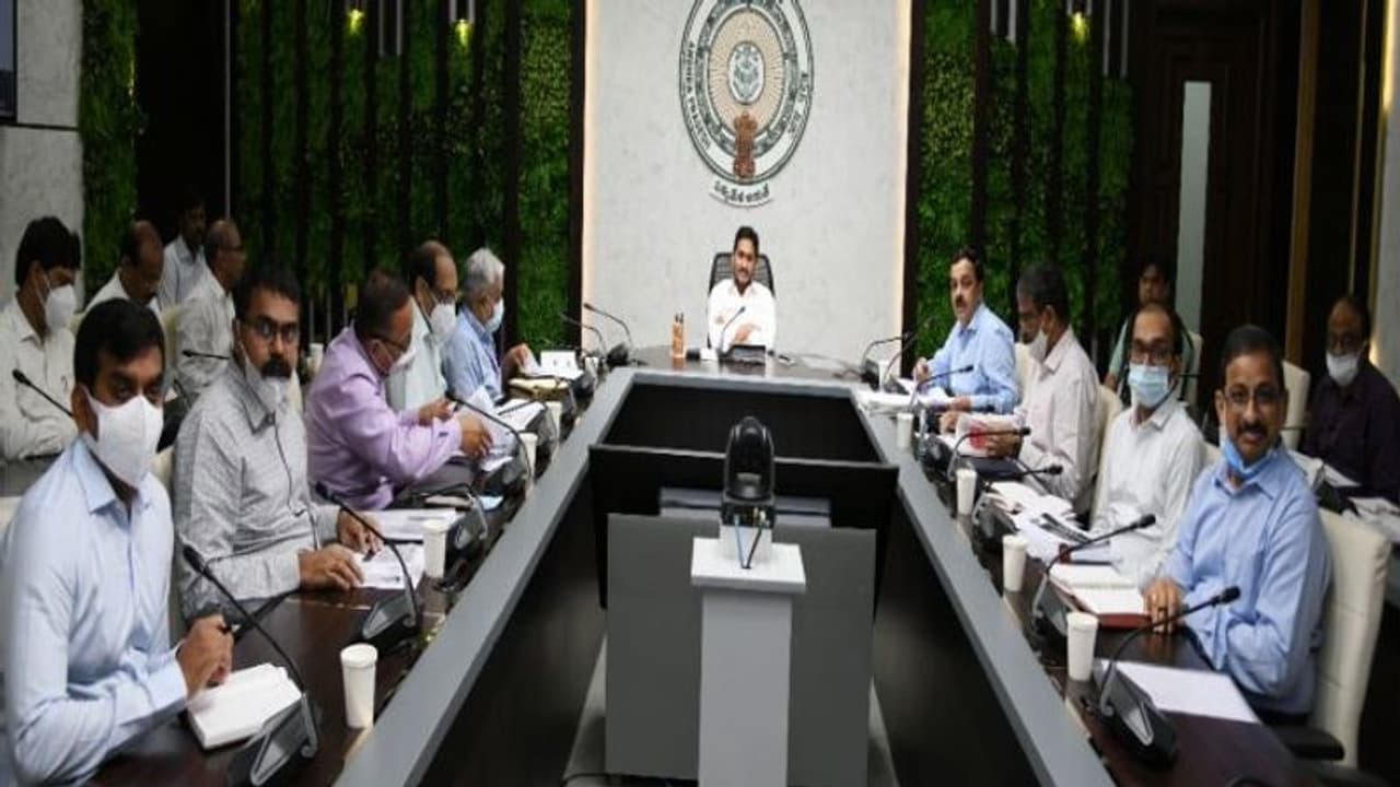 కొత్త వ్యూహాలు, సరికొత్త సంస్కరణలతో ముందుకు... ఆదాయం పెంపే లక్ష్యం: అధికారులకు సీఎం దిశానిర్దేశం కొత్త వ్యూహాలు, సరికొత్త సంస్కరణలతో ముందుకు... ఆదాయం పెంపే లక్ష్యం: అధికారులకు సీఎం దిశానిర్దేశం