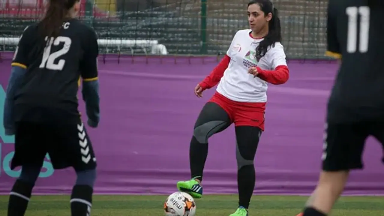 Afghanistan:पूर्व महिला कप्तान ने फुटबॉल प्लेयर्स से क्यों कहा किट जला दो, पब्लिक फोटो डिलीट कर दो