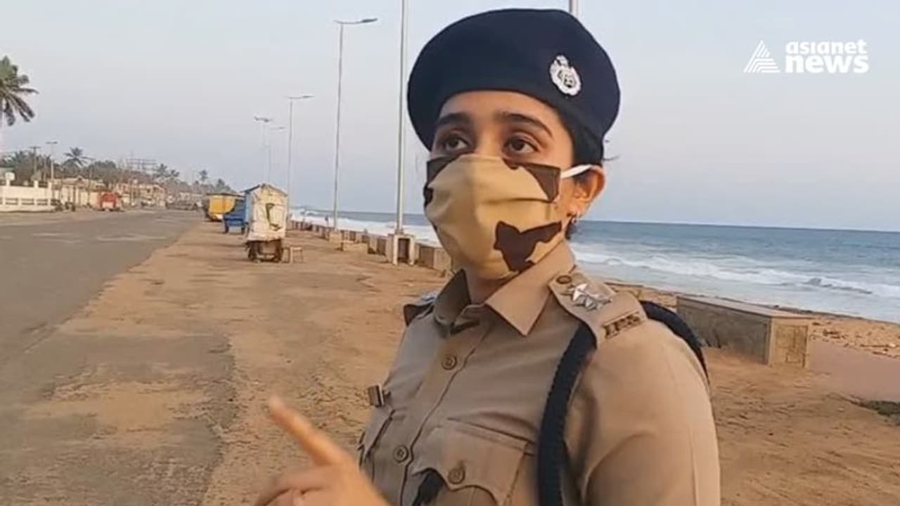 കൊച്ചി നഗരത്തില് പെറ്റി കേസുകളുടെ എണ്ണം കൂട്ടാന് കർശന നിർദ്ദേശം; ഐശ്വര്യ ദോഗ്രെ വീണ്ടും വിവാദത്തിൽ കൊച്ചി നഗരത്തില് പെറ്റി കേസുകളുടെ എണ്ണം കൂട്ടാന് കർശന നിർദ്ദേശം; ഐശ്വര്യ ദോഗ്രെ വീണ്ടും വിവാദത്തിൽ