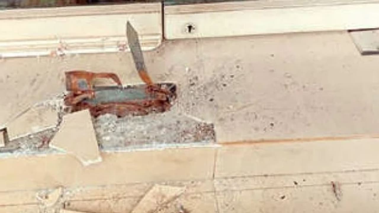 പത്തനാപുരത്ത് ജ്വല്ലറിയിൽ കവർച്ചാ ശ്രമം; കുറുവാ സംഘമെന്ന് സംശയം, ജാഗ്രത വേണമെന്ന് പൊലീസ് പത്തനാപുരത്ത് ജ്വല്ലറിയിൽ കവർച്ചാ ശ്രമം; കുറുവാ സംഘമെന്ന് സംശയം, ജാഗ്രത വേണമെന്ന് പൊലീസ്