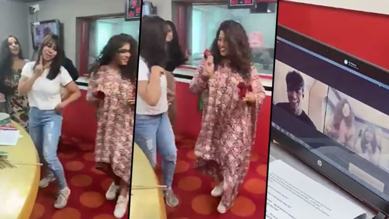 RJ Malishka grooves for Olympic gold medalist Neeraj Chopra, netizens fume for making him 'uncomfortable' RJ Malishka grooves for Olympic gold medalist Neeraj Chopra, netizens fume for making him 'uncomfortable'
