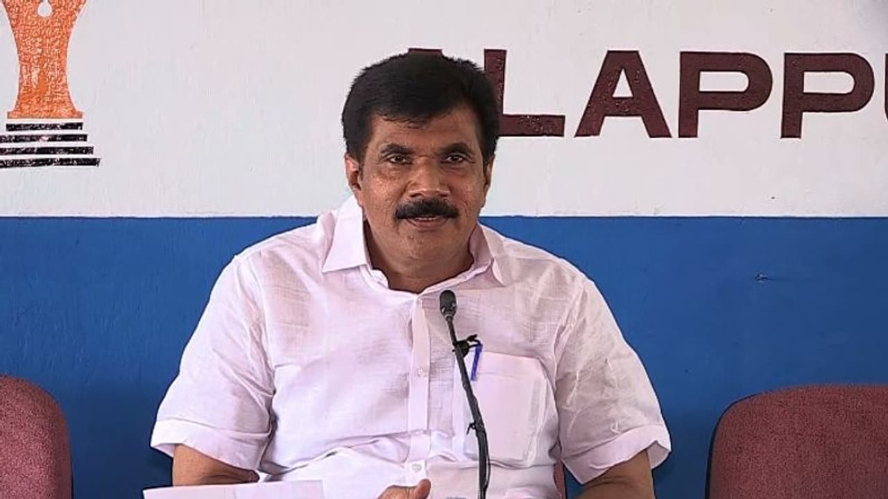 ഷാനിമോൾ ഉസ്മാനെ തോൽപ്പിച്ചത് എം ലിജുവും ഉന്നത നേതാവും ചേർന്ന്, രഹസ്യ യോഗം ചേർന്നെന്നും ഇല്ലിക്കൽ കുഞ്ഞുമോൻ ഷാനിമോൾ ഉസ്മാനെ തോൽപ്പിച്ചത് എം ലിജുവും ഉന്നത നേതാവും ചേർന്ന്, രഹസ്യ യോഗം ചേർന്നെന്നും ഇല്ലിക്കൽ കുഞ്ഞുമോൻ