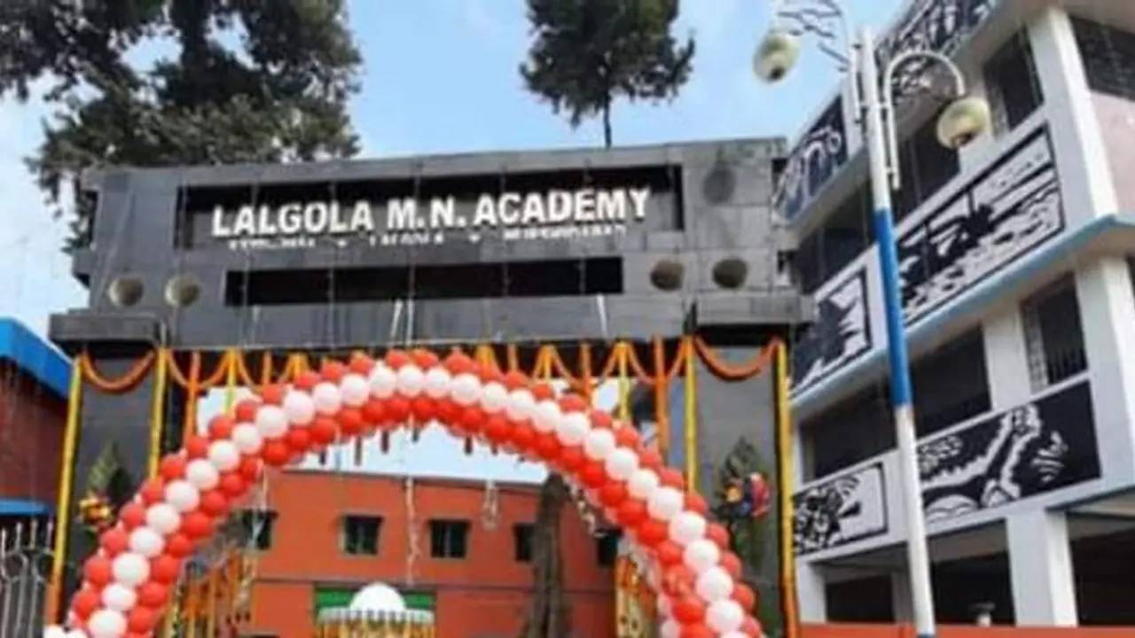 স্কুলের মান উন্নয়নে উদ্যোগ প্রাক্তনীদের, শতাব্দী প্রাচীন স্কুলে তৈরি অডিটরিয়াম সংগ্রহশালা স্কুলের মান উন্নয়নে উদ্যোগ প্রাক্তনীদের, শতাব্দী প্রাচীন স্কুলে তৈরি অডিটরিয়াম সংগ্রহশালা