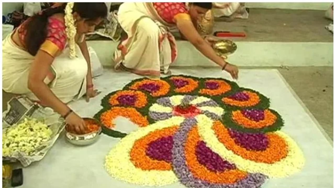 ടൂറിസംവകുപ്പിന്റെ ‘ഗിഫ്റ്റ് എ ട്രഡിഷൻ’; ലോകത്തെവിടെനിന്നും ഒറ്റ ക്ലിക്ക്! ഉറ്റവർക്ക് ഓണസമ്മാനം വീട്ടിലെത്തും ടൂറിസംവകുപ്പിന്റെ ‘ഗിഫ്റ്റ് എ ട്രഡിഷൻ’; ലോകത്തെവിടെനിന്നും ഒറ്റ ക്ലിക്ക്! ഉറ്റവർക്ക് ഓണസമ്മാനം വീട്ടിലെത്തും