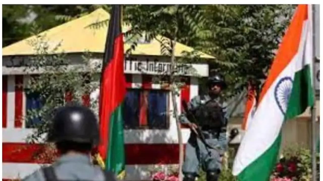 വിമാനത്താവളത്തിലേക്ക് കടത്തിവിടുന്നില്ല, അഫ്ഗാനിൽ നിന്നുള്ള ഇന്ത്യക്കാരുടെ ഒഴിപ്പിക്കലിൽ അനിശ്ചിതാവസ്ഥ വിമാനത്താവളത്തിലേക്ക് കടത്തിവിടുന്നില്ല, അഫ്ഗാനിൽ നിന്നുള്ള ഇന്ത്യക്കാരുടെ ഒഴിപ്പിക്കലിൽ അനിശ്ചിതാവസ്ഥ