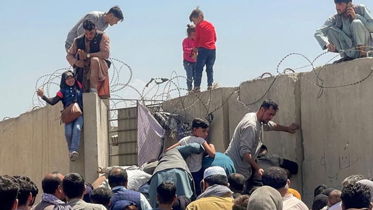 40 तालिबानियों को मारकर 3 जिलों को मुक्त कराया...जानें क्यों कहा जा रहा है कि ये आतंकियों के अंत की शुरुआत है 40 तालिबानियों को मारकर 3 जिलों को मुक्त कराया...जानें क्यों कहा जा रहा है कि ये आतंकियों के अंत की शुरुआत है