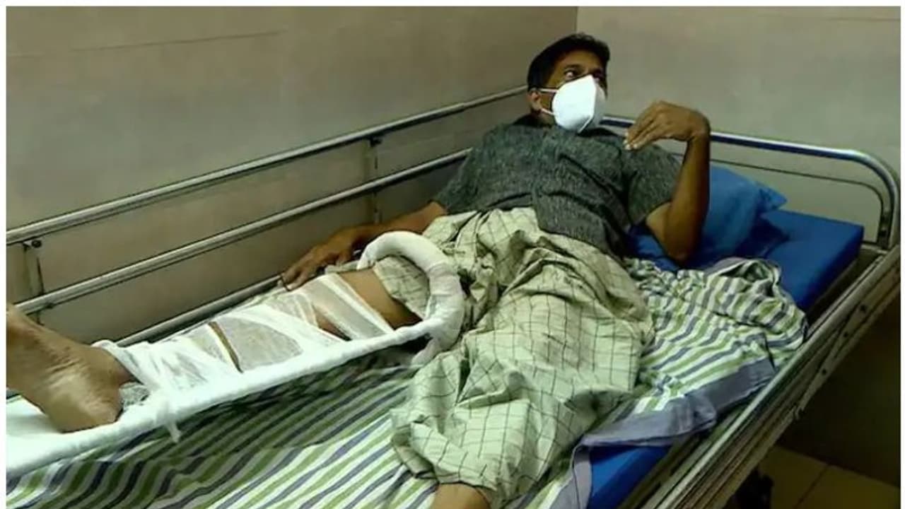 കൊച്ചിയിൽ മാലിന്യം തള്ളുന്നത് തടഞ്ഞയാളെ വാഹനം ഇടിപ്പിച്ച സംഭവം, കാർ പിടിച്ചെടുത്ത് പൊലീസ് കൊച്ചിയിൽ മാലിന്യം തള്ളുന്നത് തടഞ്ഞയാളെ വാഹനം ഇടിപ്പിച്ച സംഭവം, കാർ പിടിച്ചെടുത്ത് പൊലീസ്