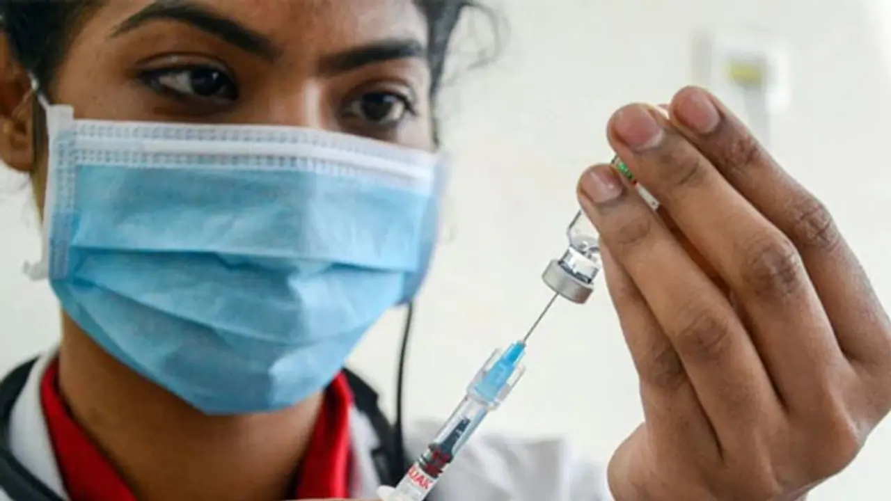 பள்ளி மாணவர்களை விடாது துரத்தும் கொரோனா…! திருவள்ளூர் மாவட்டத்தில் 6 மாணவர்கள் பாதிப்பு..! பள்ளி மாணவர்களை விடாது துரத்தும் கொரோனா…! திருவள்ளூர் மாவட்டத்தில் 6 மாணவர்கள் பாதிப்பு..!