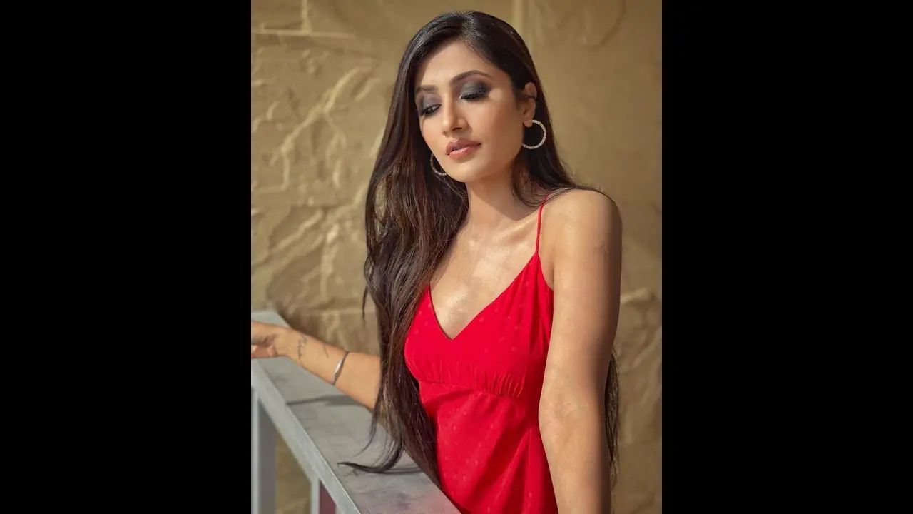 Watch Yuzvendra Chahal's wife Dhanashree Verma's beautiful transformation to Indian attire Watch Yuzvendra Chahal's wife Dhanashree Verma's beautiful transformation to Indian attire