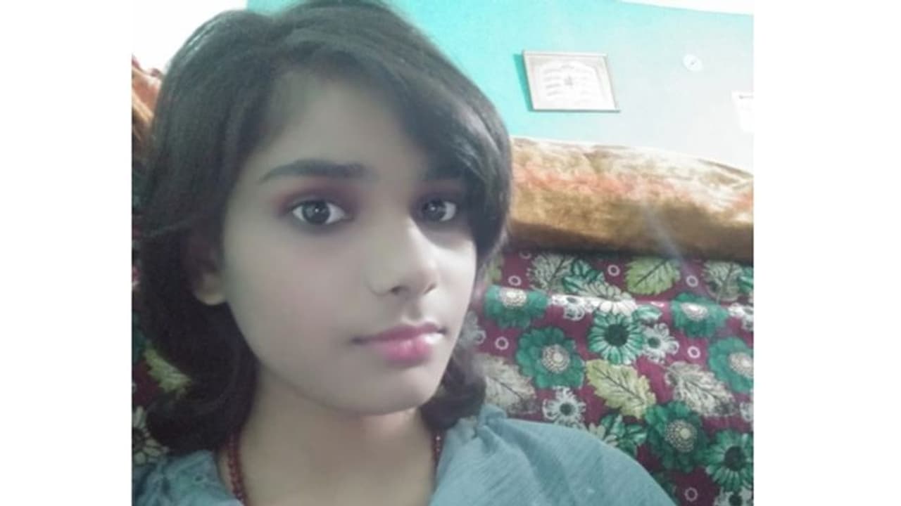 'मोहर्रम पर मरने से मिलती है जन्नत?', मां ने कहा हां और 15 साल की बेटी ने लगा ली फांसी 'मोहर्रम पर मरने से मिलती है जन्नत?', मां ने कहा हां और 15 साल की बेटी ने लगा ली फांसी