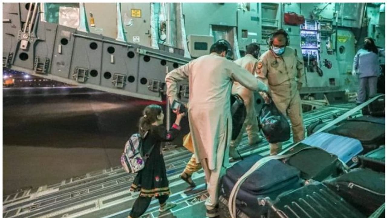 അഫ്ഗാനില് നിന്ന് 300 വിദ്യാര്ത്ഥിനികളെയും 200 മാധ്യമ പ്രവര്ത്തകരെയും ഖത്തറിലെത്തിച്ചു അഫ്ഗാനില് നിന്ന് 300 വിദ്യാര്ത്ഥിനികളെയും 200 മാധ്യമ പ്രവര്ത്തകരെയും ഖത്തറിലെത്തിച്ചു