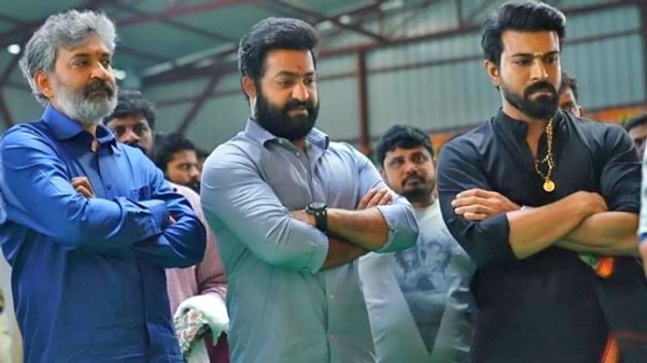 दशहरे पर नहीं अब अगले साल ईद पर रिलीज हो सकती है जूनियर NTR की फिल्म RRR, इस वजह से टालनी पड़ी डेट दशहरे पर नहीं अब अगले साल ईद पर रिलीज हो सकती है जूनियर NTR की फिल्म RRR, इस वजह से टालनी पड़ी डेट