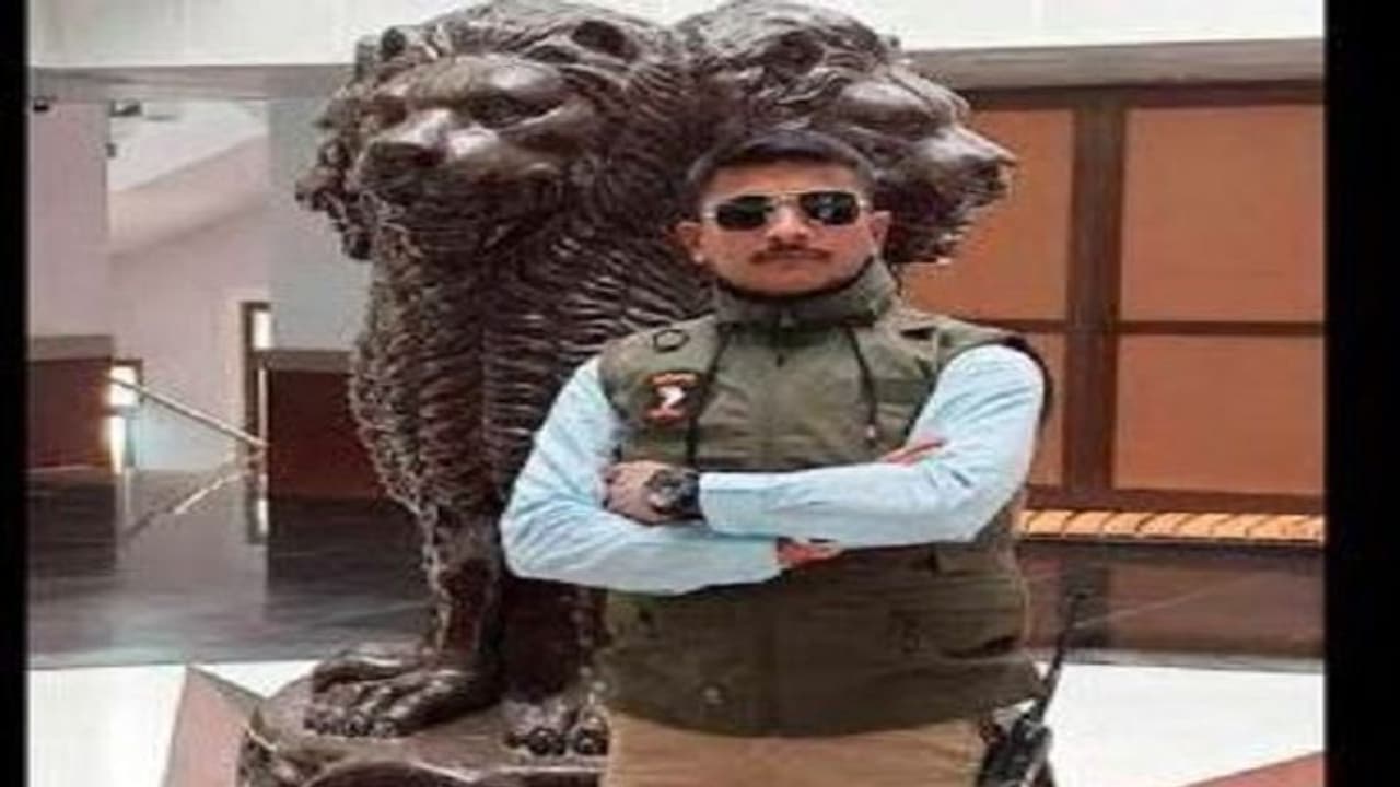 ಅಫ್ಘಾನಿಸ್ತಾನದಿಂದ ಸುರಕ್ಷಿತವಾಗಿ ತಾಯ್ನಾಡಿಗೆ ಬಂದ ಮುಧೋಳದ ಯೋಧ: ಕುಟುಂಬಸ್ಥರಲ್ಲಿ ಸಂತಸ ಅಫ್ಘಾನಿಸ್ತಾನದಿಂದ ಸುರಕ್ಷಿತವಾಗಿ ತಾಯ್ನಾಡಿಗೆ ಬಂದ ಮುಧೋಳದ ಯೋಧ: ಕುಟುಂಬಸ್ಥರಲ್ಲಿ ಸಂತಸ