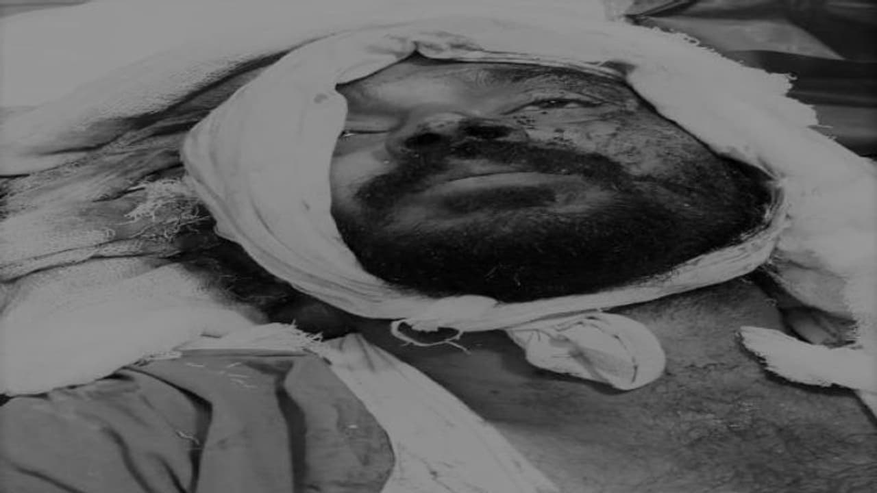 సీఎం దత్తత గ్రామం ఎర్రవెల్లిలో అర్ధరాత్రి ఇళ్ల కూల్చివేత... శిథిలాల కిందపడి వ్యక్తి మృతి సీఎం దత్తత గ్రామం ఎర్రవెల్లిలో అర్ధరాత్రి ఇళ్ల కూల్చివేత... శిథిలాల కిందపడి వ్యక్తి మృతి