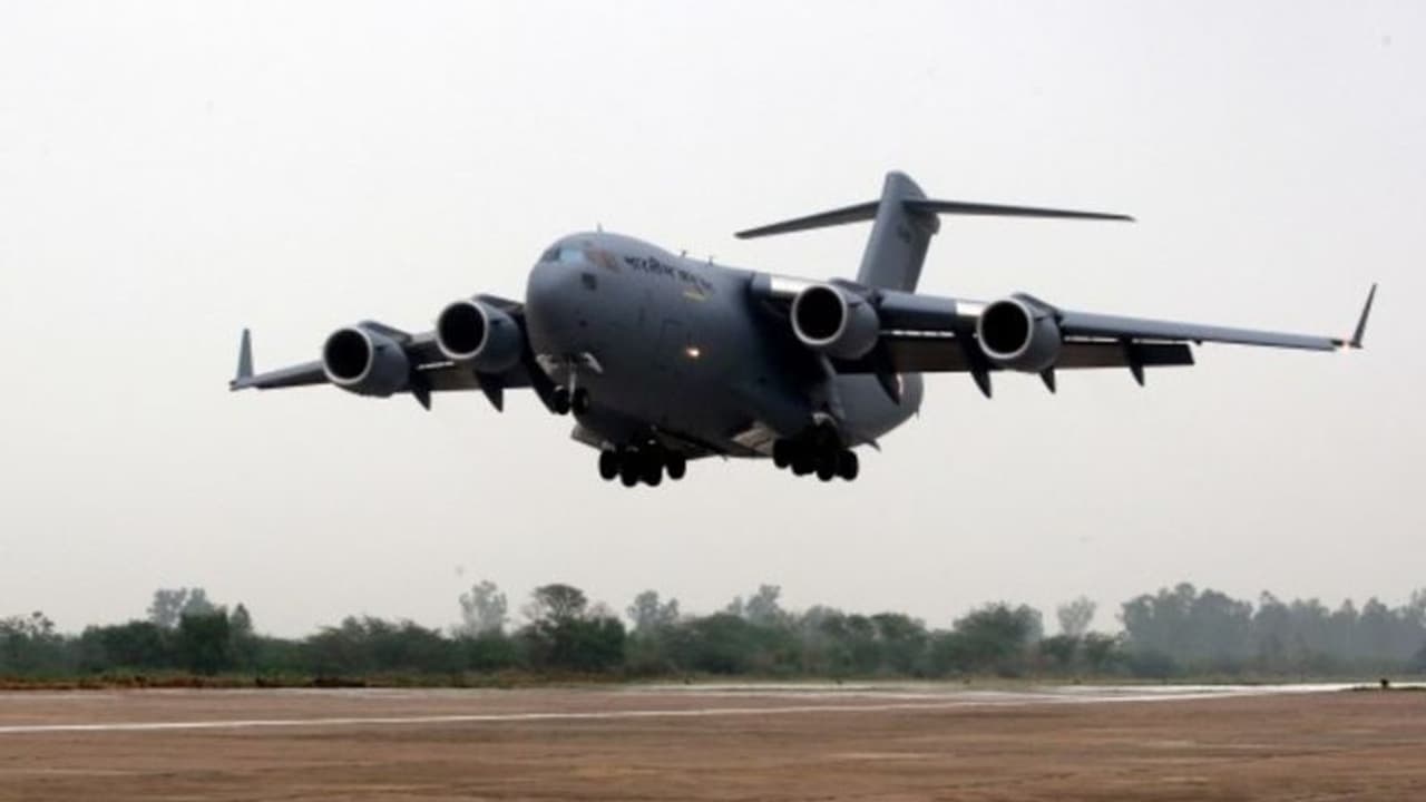 അഫ്ഗാൻ രക്ഷാദൗത്യം ഊർജ്ജിതമാക്കി ഇന്ത്യ; 168 പേരുമായി വ്യോമസേന വിമാനം തിരിച്ചെത്തി അഫ്ഗാൻ രക്ഷാദൗത്യം ഊർജ്ജിതമാക്കി ഇന്ത്യ; 168 പേരുമായി വ്യോമസേന വിമാനം തിരിച്ചെത്തി