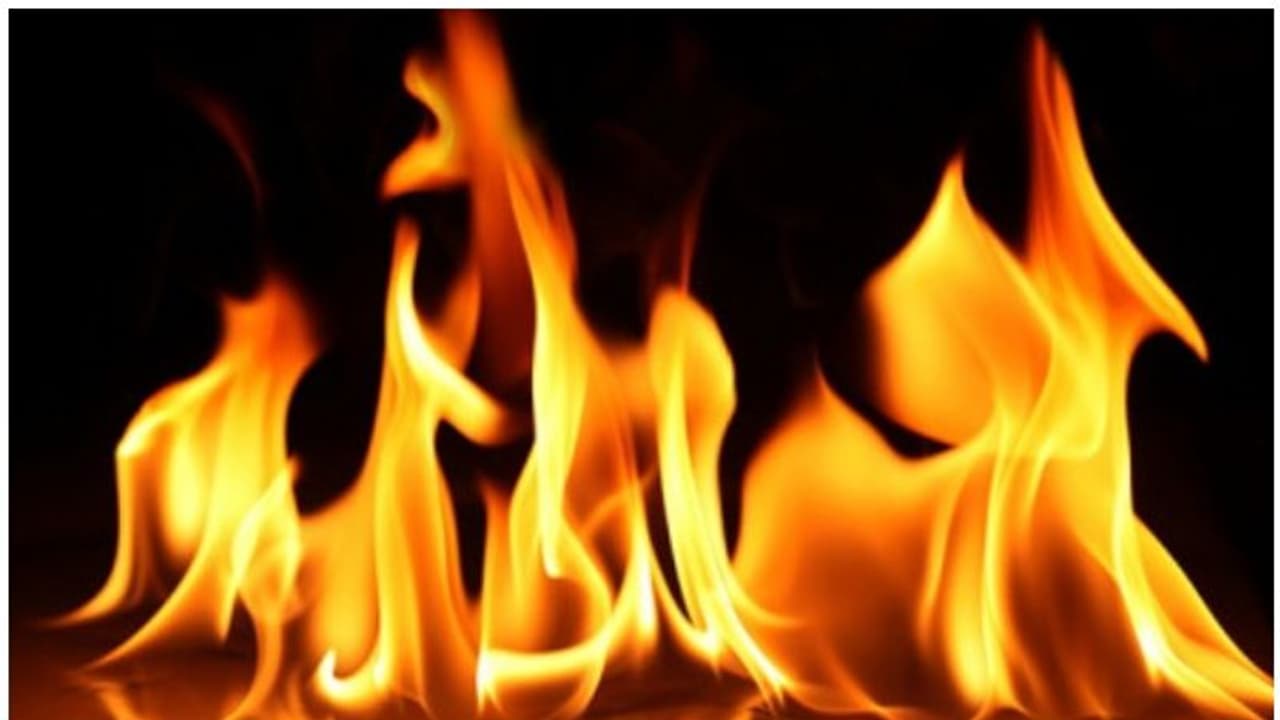 പേരൂർക്കടയിൽ വീട്ടിലെ ഫ്രിഡ്ജ് പൊട്ടിത്തെറിച്ച് അപകടം, മറ്റ് ഉപകരണങ്ങളും കത്തി നശിച്ചു