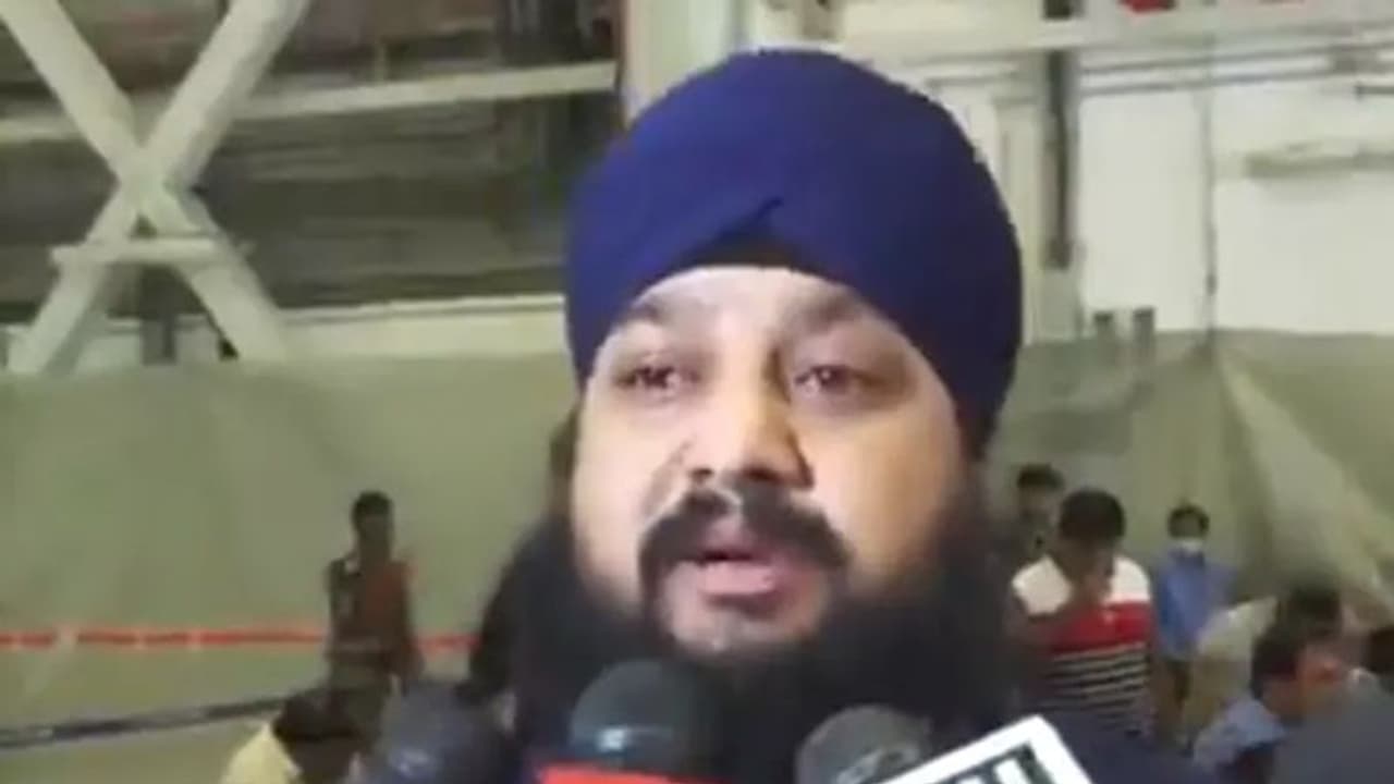 सब खत्म हो गया..ये बोलते बोलते रो पड़े काबुल से भारत आए सीनेटर, कहा 20 सालों में जो बनाया अब शून्य है