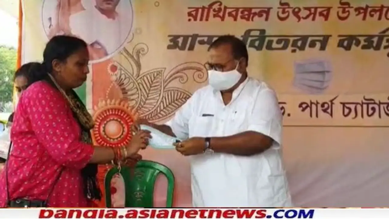 'তৃণমূল ছেড়ে কথা বলবে না', রাখি উৎসবে 'মহিলা তালিবান' ইস্যুতে BJP কে হুঁশিয়ারি পার্থর 'তৃণমূল ছেড়ে কথা বলবে না', রাখি উৎসবে 'মহিলা তালিবান' ইস্যুতে BJP কে হুঁশিয়ারি পার্থর