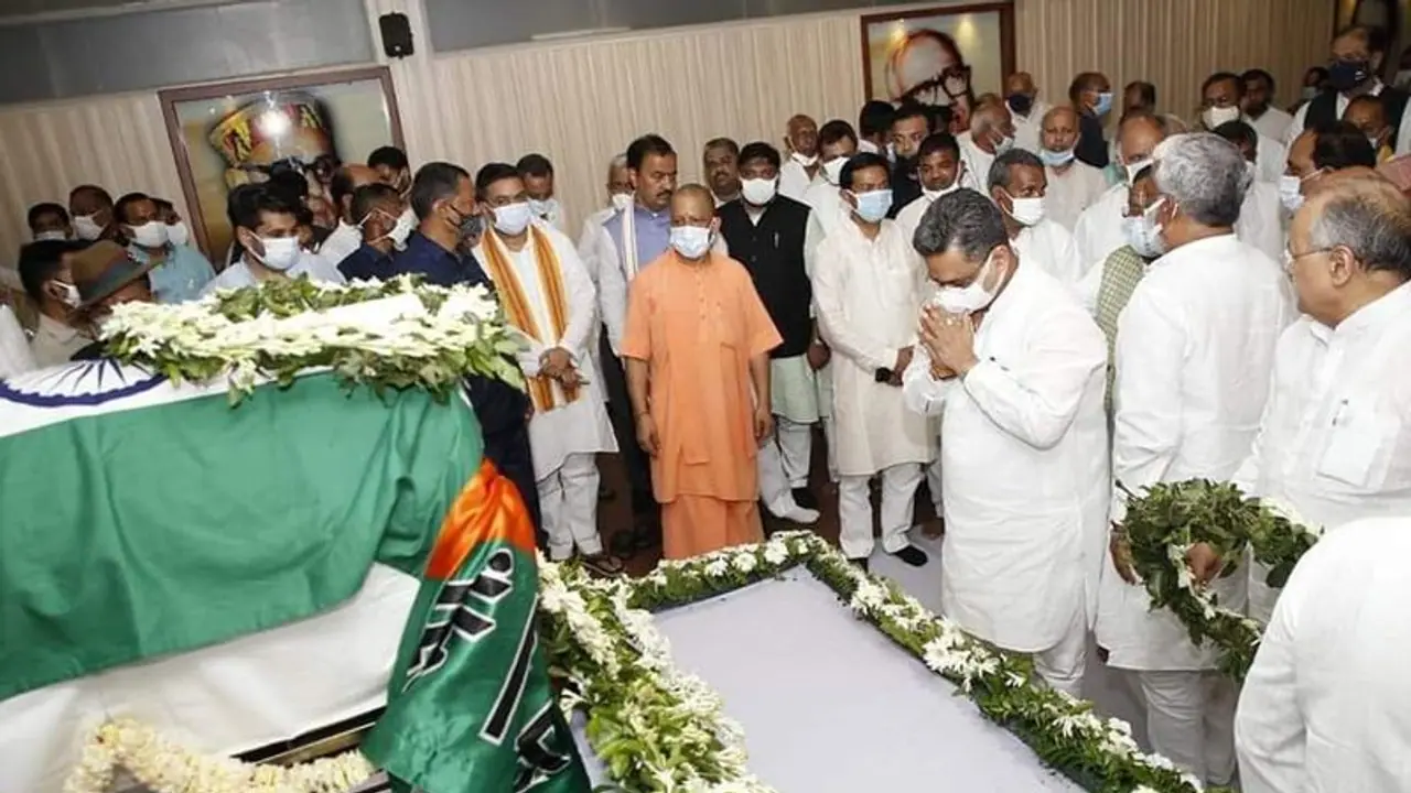 कल्याण सिंह का अंतिम दर्शन: पीएम मोदी और संघ सरकार्यवाह दत्तात्रेय होसाबले ने दी श्रद्धांजलि कल्याण सिंह का अंतिम दर्शन: पीएम मोदी और संघ सरकार्यवाह दत्तात्रेय होसाबले ने दी श्रद्धांजलि