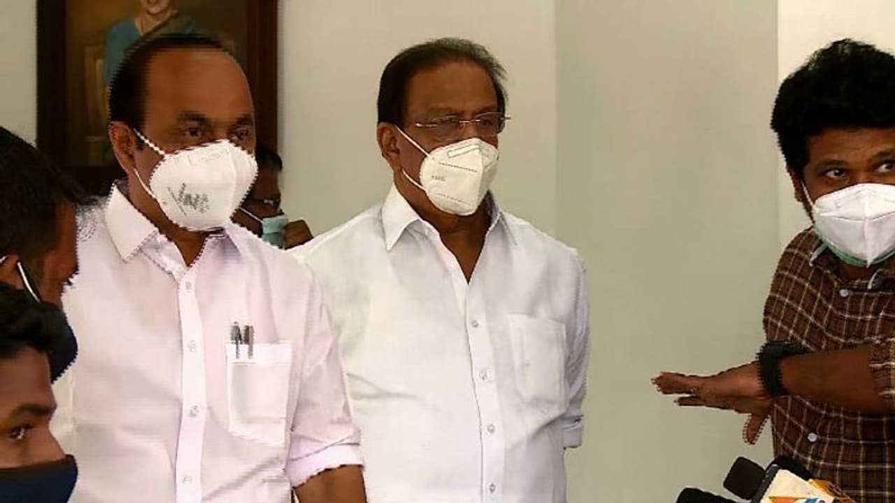 തട്ടിപ്പുകാരനെന്നറിഞ്ഞാൽ കെ സുധാകരൻ മോൻസനെ കാണുമോയെന്ന് വി ഡി സതീശൻ തട്ടിപ്പുകാരനെന്നറിഞ്ഞാൽ കെ സുധാകരൻ മോൻസനെ കാണുമോയെന്ന് വി ഡി സതീശൻ