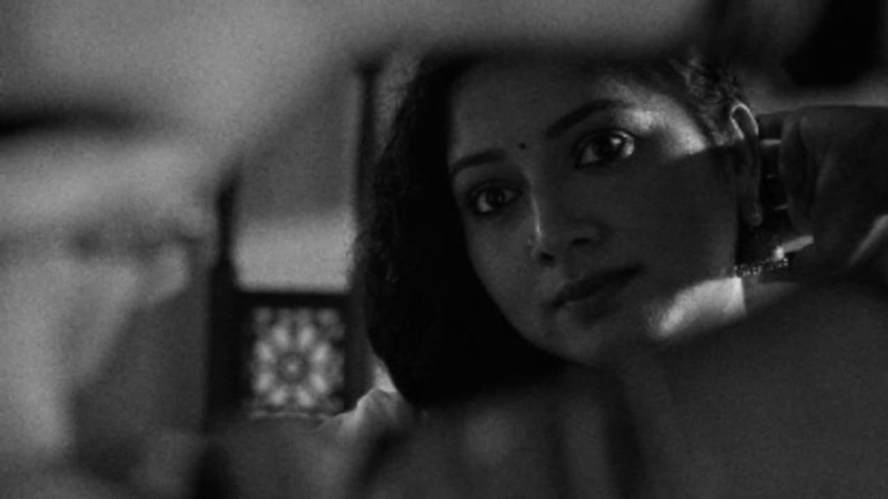 'സ്‍നേഹത്തില്‍ വിശ്വസിച്ച പെണ്‍കുട്ടി', ഫോട്ടോ പങ്കുവെച്ച് അനുമോള്‍