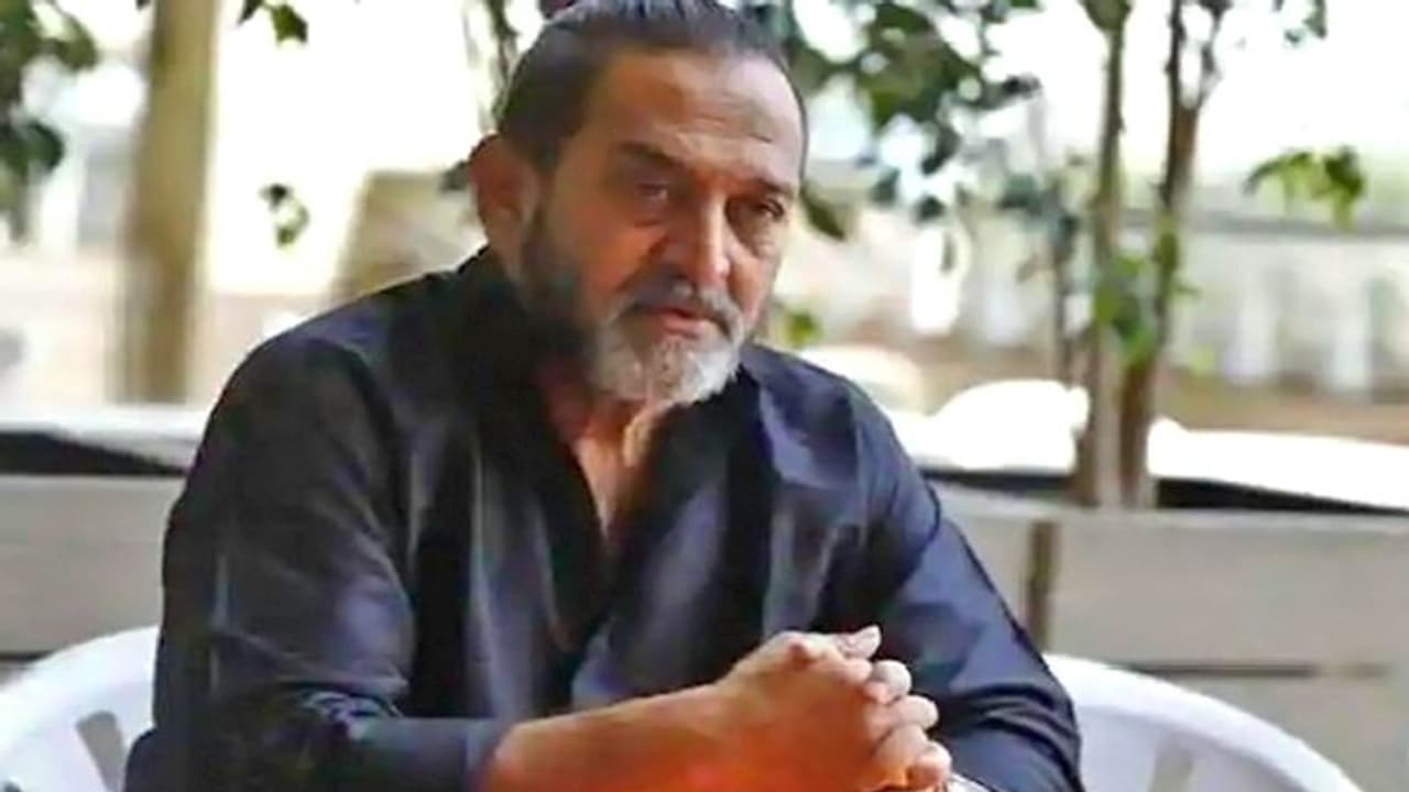 ब्लैडर कैंसर से जूझ रहे महेश मांजरेकर, आनन फानन में करनी पड़ी सर्जरी; जानें अब कैसी है हालत ब्लैडर कैंसर से जूझ रहे महेश मांजरेकर, आनन फानन में करनी पड़ी सर्जरी; जानें अब कैसी है हालत