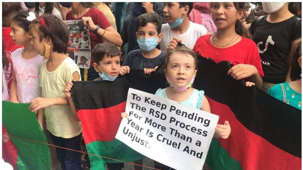 'അഫ്ഗാൻ അഭയാർത്ഥികളെ സഹായിക്കണം', ദില്ലി യുഎൻ ഹൈക്കമ്മീഷന് മുന്നിൽ അഫ്ഗാൻ പൗരന്മാരുടെ പ്രതിഷേധം 'അഫ്ഗാൻ അഭയാർത്ഥികളെ സഹായിക്കണം', ദില്ലി യുഎൻ ഹൈക്കമ്മീഷന് മുന്നിൽ അഫ്ഗാൻ പൗരന്മാരുടെ പ്രതിഷേധം