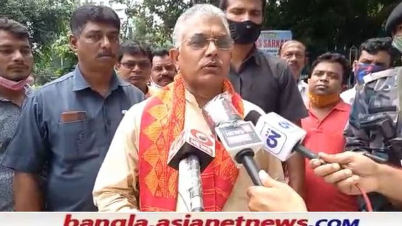 Dilip Vs Tathagata: দিলীপ ঘোষকে 'গুরুত্ব দিই না', দ্বন্দ্ব জারি রাখলেন তথাগত Dilip Vs Tathagata: দিলীপ ঘোষকে 'গুরুত্ব দিই না', দ্বন্দ্ব জারি রাখলেন তথাগত