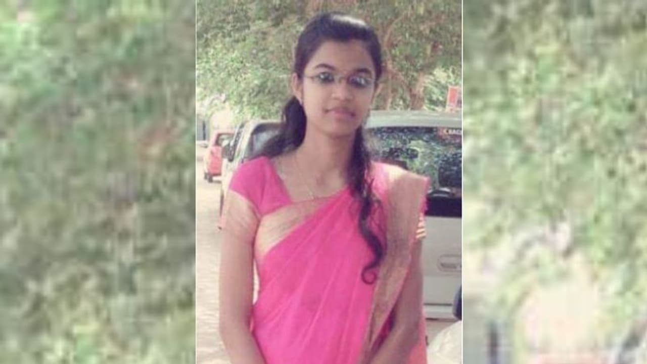 മലപ്പുറം എടക്കരയിൽ യുവ ഡോക്ടർ ആത്മഹത്യ ചെയ്ത നിലയിൽ മലപ്പുറം എടക്കരയിൽ യുവ ഡോക്ടർ ആത്മഹത്യ ചെയ്ത നിലയിൽ