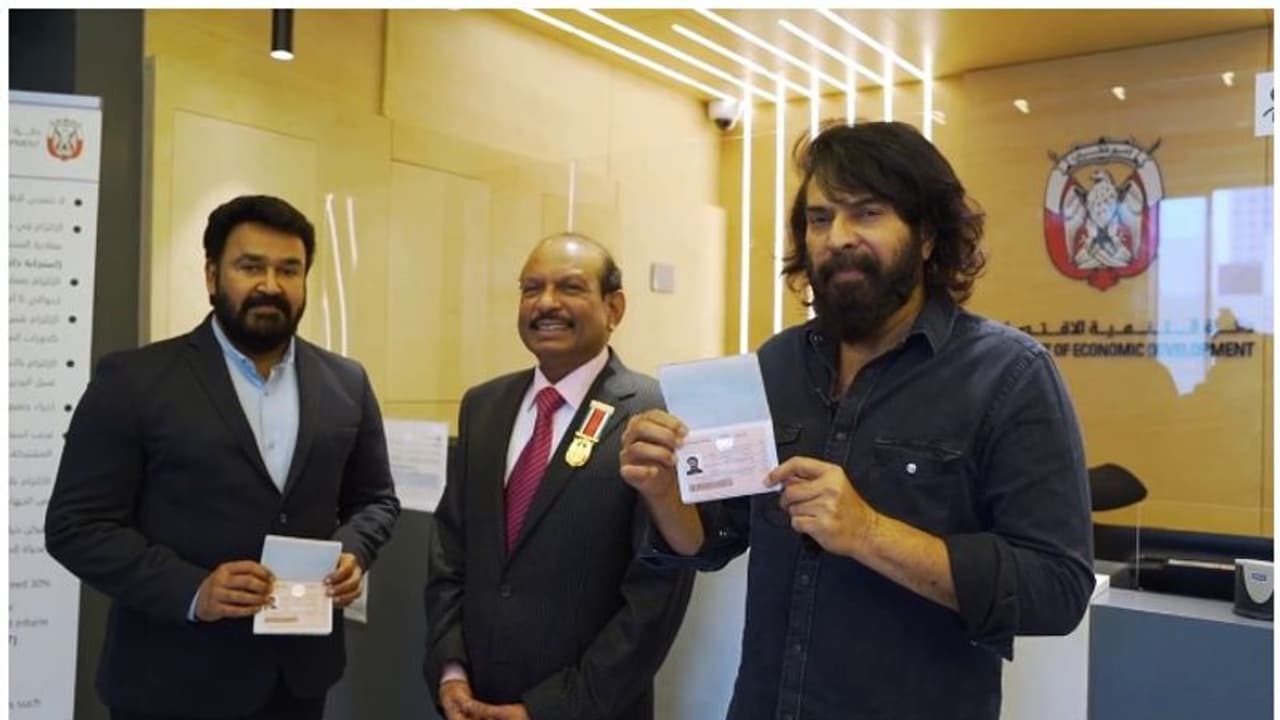 എം.എ യൂസഫലിക്കൊപ്പം റോള്സ്റോയ്സ് കാറിലെത്തി മമ്മൂട്ടിയും മോഹന്ലാലും; യുഎഇ ഗോള്ഡന് വീസ സ്വീകരിച്ചു എം.എ യൂസഫലിക്കൊപ്പം റോള്സ്റോയ്സ് കാറിലെത്തി മമ്മൂട്ടിയും മോഹന്ലാലും; യുഎഇ ഗോള്ഡന് വീസ സ്വീകരിച്ചു