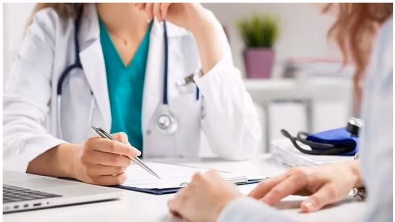 സെക്സ് വർക്ക് ചെയ്ത് പണം ഉണ്ടാക്കാൻ അനുവദിക്കൂ; യുകെയിലെ മെഡിക്കൽ വിദ്യാർത്ഥികൾ പ്രക്ഷോഭത്തിലേക്ക് സെക്സ് വർക്ക് ചെയ്ത് പണം ഉണ്ടാക്കാൻ അനുവദിക്കൂ; യുകെയിലെ മെഡിക്കൽ വിദ്യാർത്ഥികൾ പ്രക്ഷോഭത്തിലേക്ക്