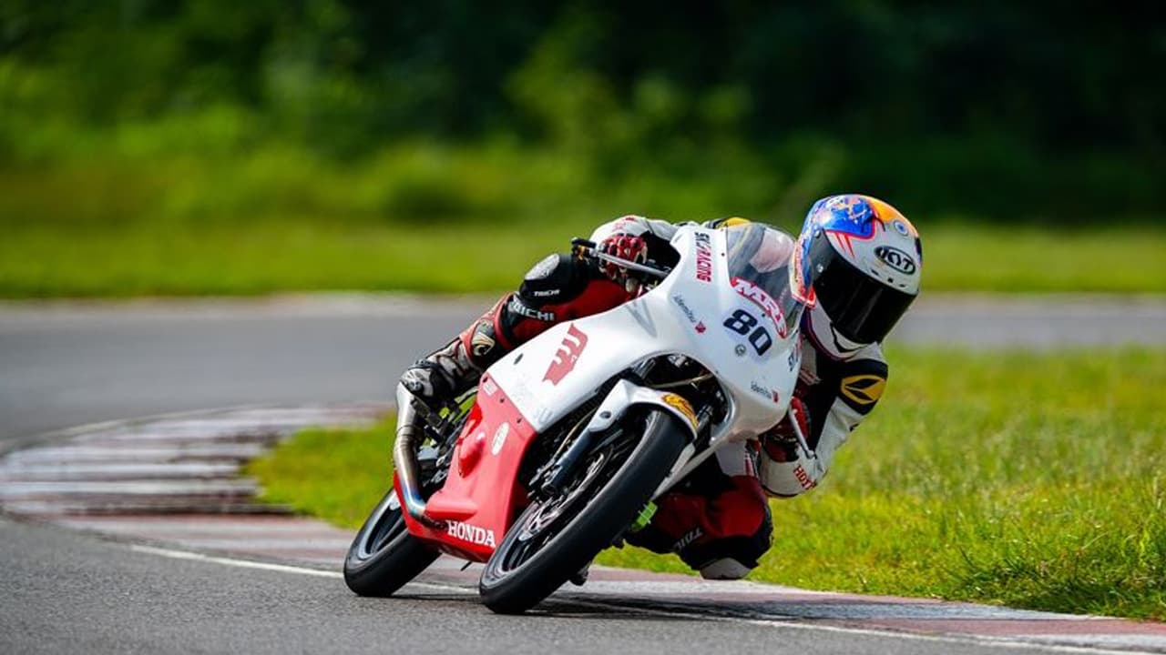 മത്സരത്തിന് തയ്യാറായി ഇഡിമിത്സു ഹോണ്ട എസ്കെ9 റേസിംഗ് ടീം