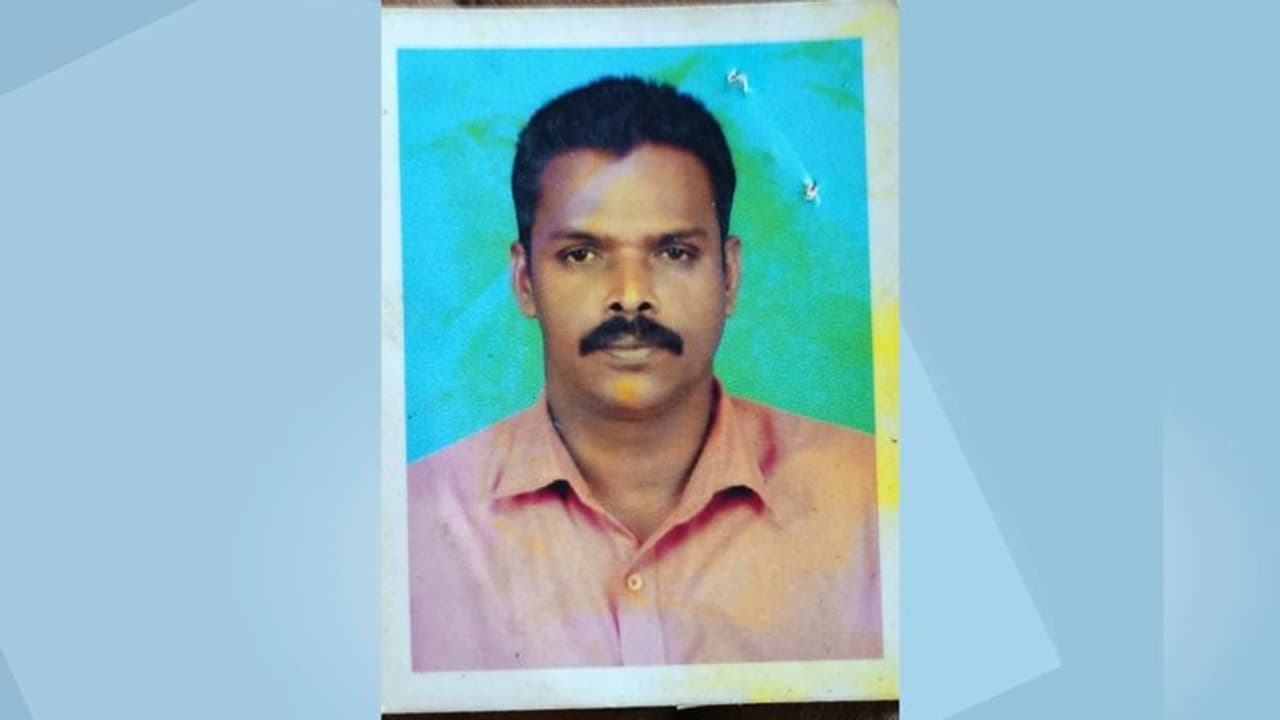 ലൈറ്റ് ആൻഡ് സൗണ്ട് ഉടമയുടെ ആത്മഹത്യ; സാമ്പത്തിക ബാധ്യത കാരണമെന്ന് കുടുംബം ലൈറ്റ് ആൻഡ് സൗണ്ട് ഉടമയുടെ ആത്മഹത്യ; സാമ്പത്തിക ബാധ്യത കാരണമെന്ന് കുടുംബം