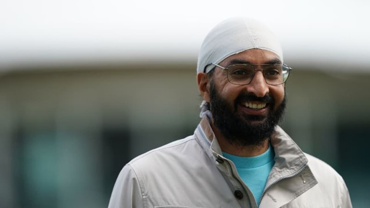 ഇന്ത്യന് ടീമിനെ വ്യത്യസ്തമാക്കുന്നത് ആ ബൗളര്; ഇംഗ്ലീഷ് ബാറ്റ്സ്മാന്മാര് പാടുപെടുന്നതായി പനേസര് ഇന്ത്യന് ടീമിനെ വ്യത്യസ്തമാക്കുന്നത് ആ ബൗളര്; ഇംഗ്ലീഷ് ബാറ്റ്സ്മാന്മാര് പാടുപെടുന്നതായി പനേസര്