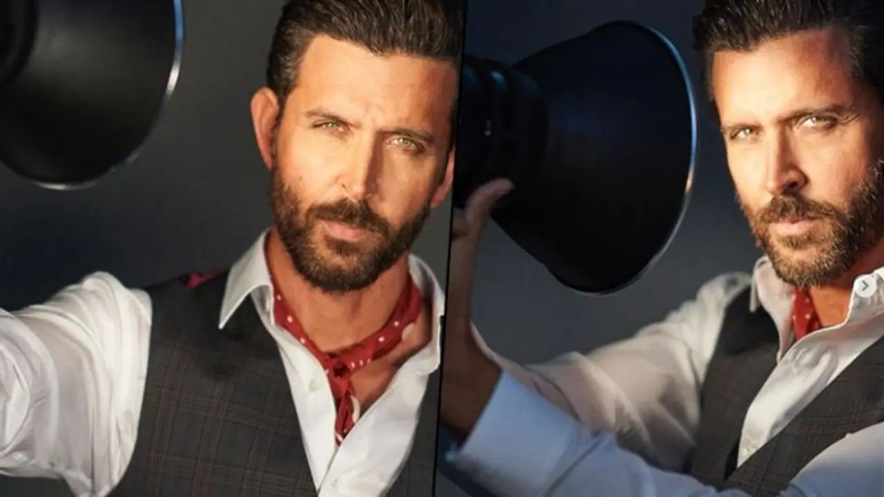 Hrithik Roshan cheers for a viral singer; encourages his musical talent Hrithik Roshan cheers for a viral singer; encourages his musical talent