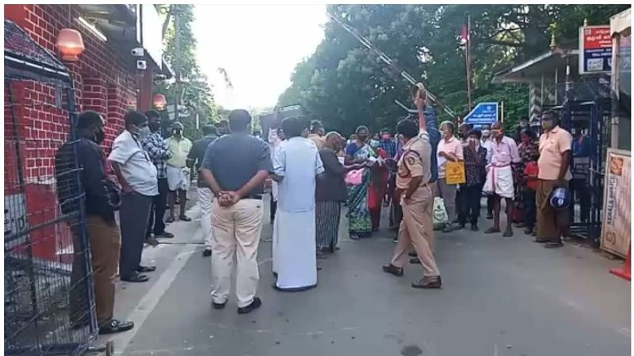 തമിഴ്‍നാട്ടില്‍ നിന്നും തൊഴിലാളികള്‍ കുമിളിയില്‍; കൊവിഡ് പരിശോധനയില്ലാതെ കടത്തിവിട്ടു