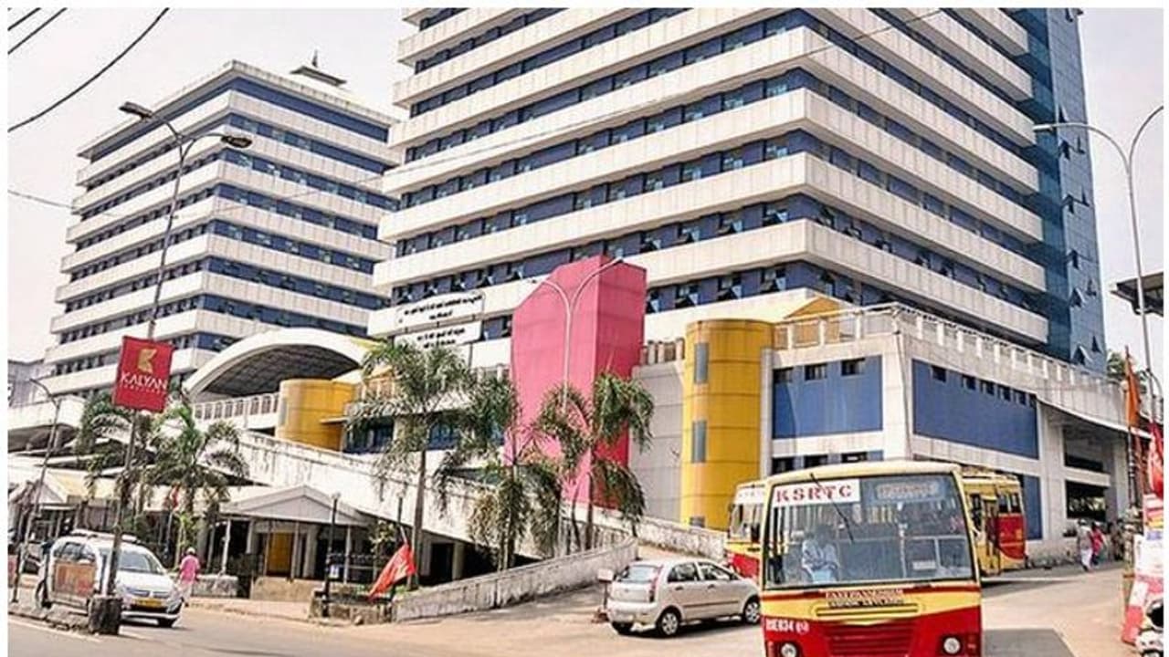 കോഴിക്കോട് കെഎസ്ആര്ടിസി കോംപ്ലക്സിന് 'ശാപമോക്ഷം', മറ്റന്നാൾ തുറക്കും കോഴിക്കോട് കെഎസ്ആര്ടിസി കോംപ്ലക്സിന് 'ശാപമോക്ഷം', മറ്റന്നാൾ തുറക്കും