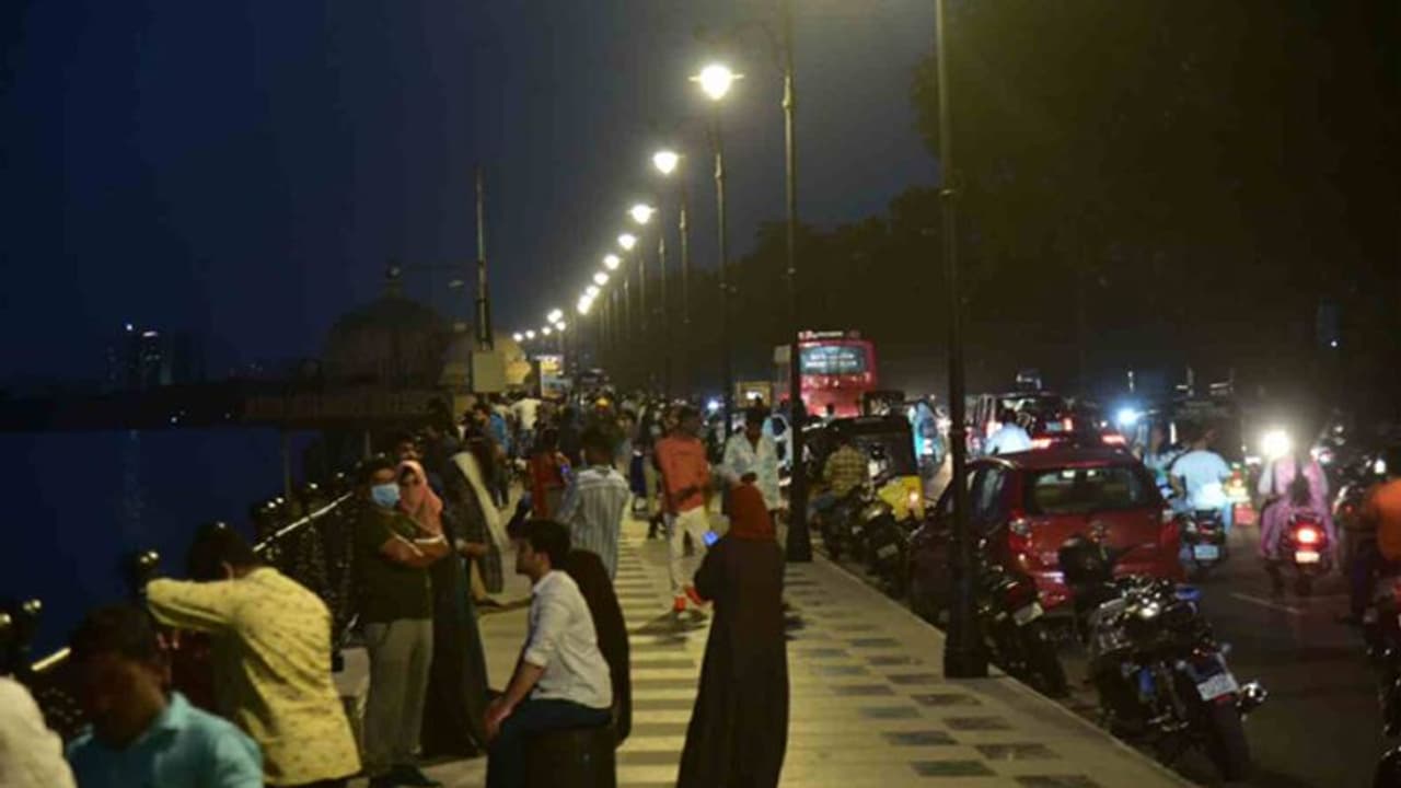 ఇకపై ట్యాంక్బండ్పై ట్రాఫిక్ ఆంక్షలు... టైమింగ్స్ ఇవే, హైదరాబాద్ సీపీకి కేటీఆర్ సూచన ఇకపై ట్యాంక్బండ్పై ట్రాఫిక్ ఆంక్షలు... టైమింగ్స్ ఇవే, హైదరాబాద్ సీపీకి కేటీఆర్ సూచన