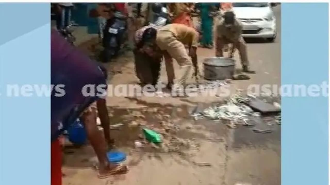 മത്സ്യക്കച്ചവടക്കാരിക്കെതിരെ നടന്ന അതിക്രമത്തിൽ മന്ത്രി തല ചർച്ച, കേസ് പിൻവലിക്കും, സമരം അവസാനിച്ചു മത്സ്യക്കച്ചവടക്കാരിക്കെതിരെ നടന്ന അതിക്രമത്തിൽ മന്ത്രി തല ചർച്ച, കേസ് പിൻവലിക്കും, സമരം അവസാനിച്ചു