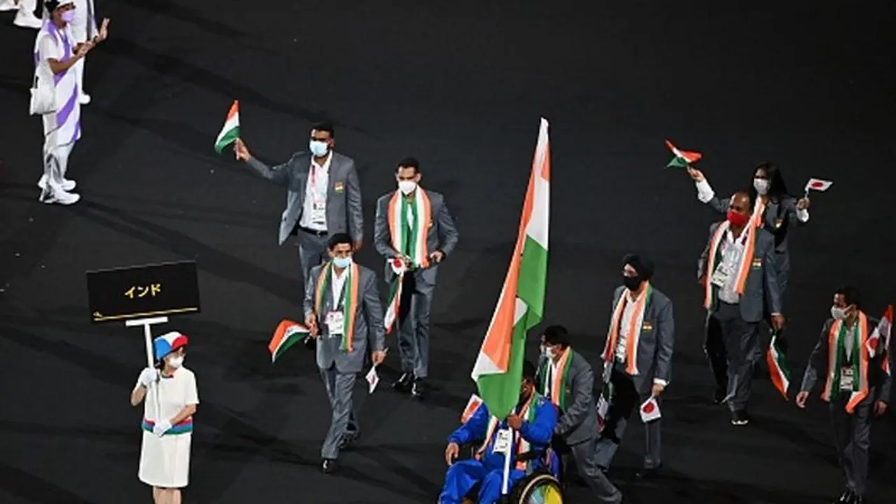 Tokyo Paralympics 2020 का आगाज: जेवलिन थ्रोअर टेक चंद ने थामा तिरंगा, PM मोदी ने कहा टीम अपना बेस्ट देगी