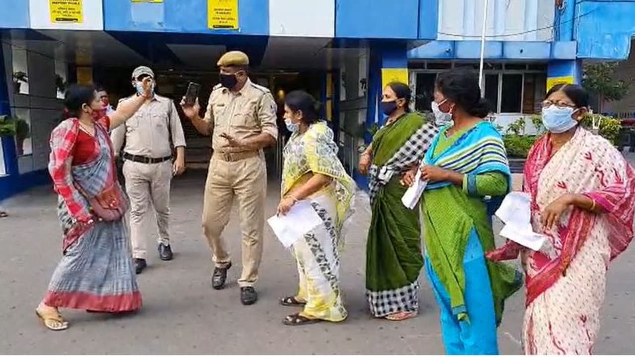 ২ শিক্ষিকার শরীরে বিষের মাত্রা বেশি, রিপোর্ট ফরেনসিক দলের ২ শিক্ষিকার শরীরে বিষের মাত্রা বেশি, রিপোর্ট ফরেনসিক দলের