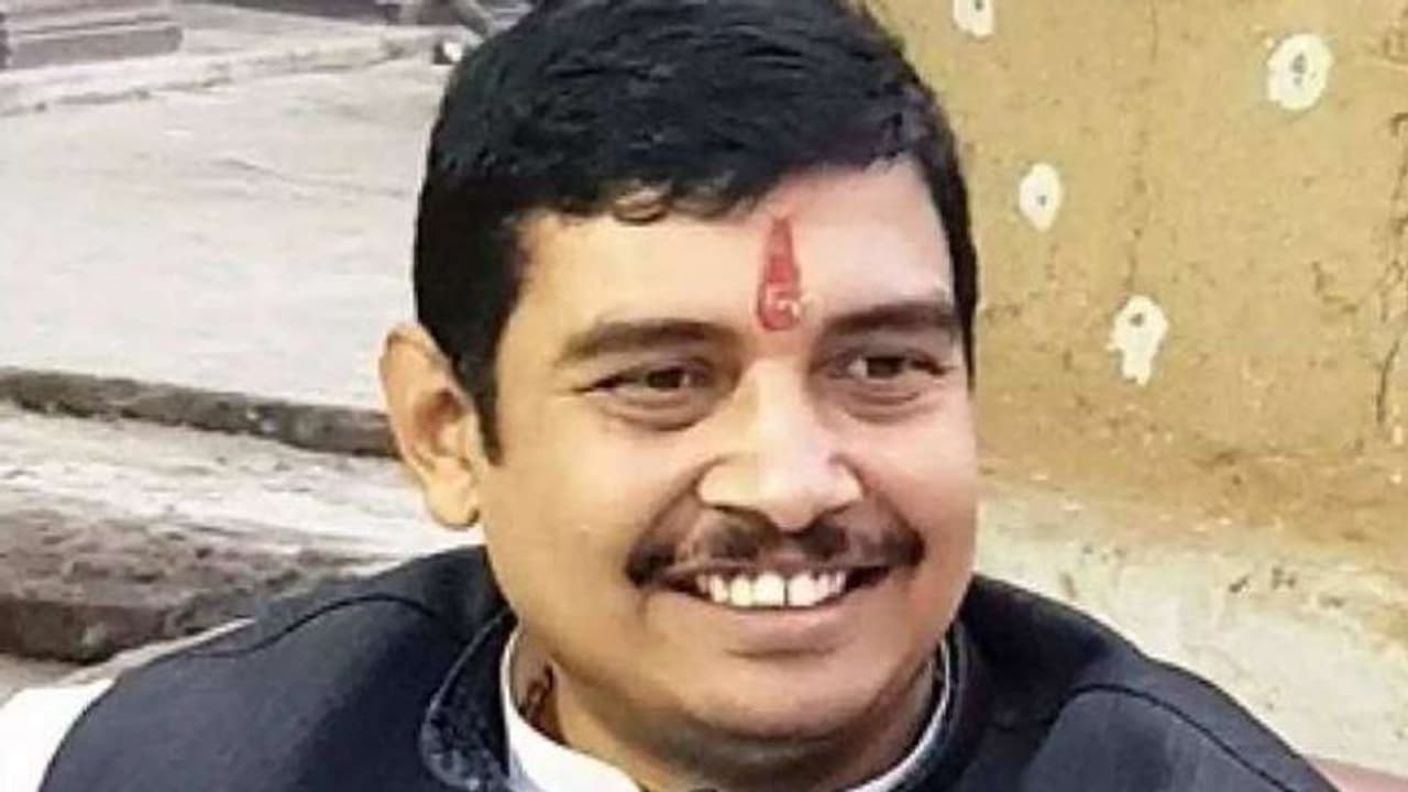 2019 से चल रहे दुराचार के मामले में बरी हुए BSP सांसद अतुल राय, युवती ने कोर्ट के बाहर किया था आत्मदाह 2019 से चल रहे दुराचार के मामले में बरी हुए BSP सांसद अतुल राय, युवती ने कोर्ट के बाहर किया था आत्मदाह