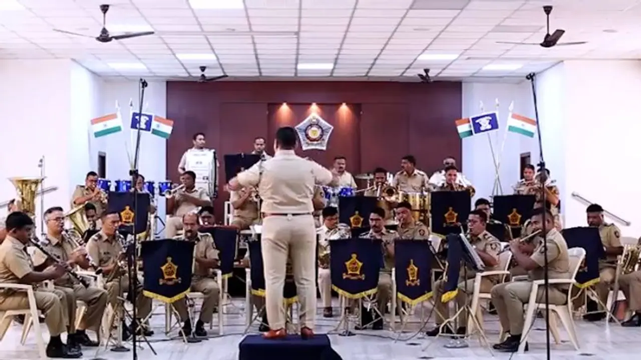 Mumbai Police band playing iconic James Bond theme song wins netizens' hearts