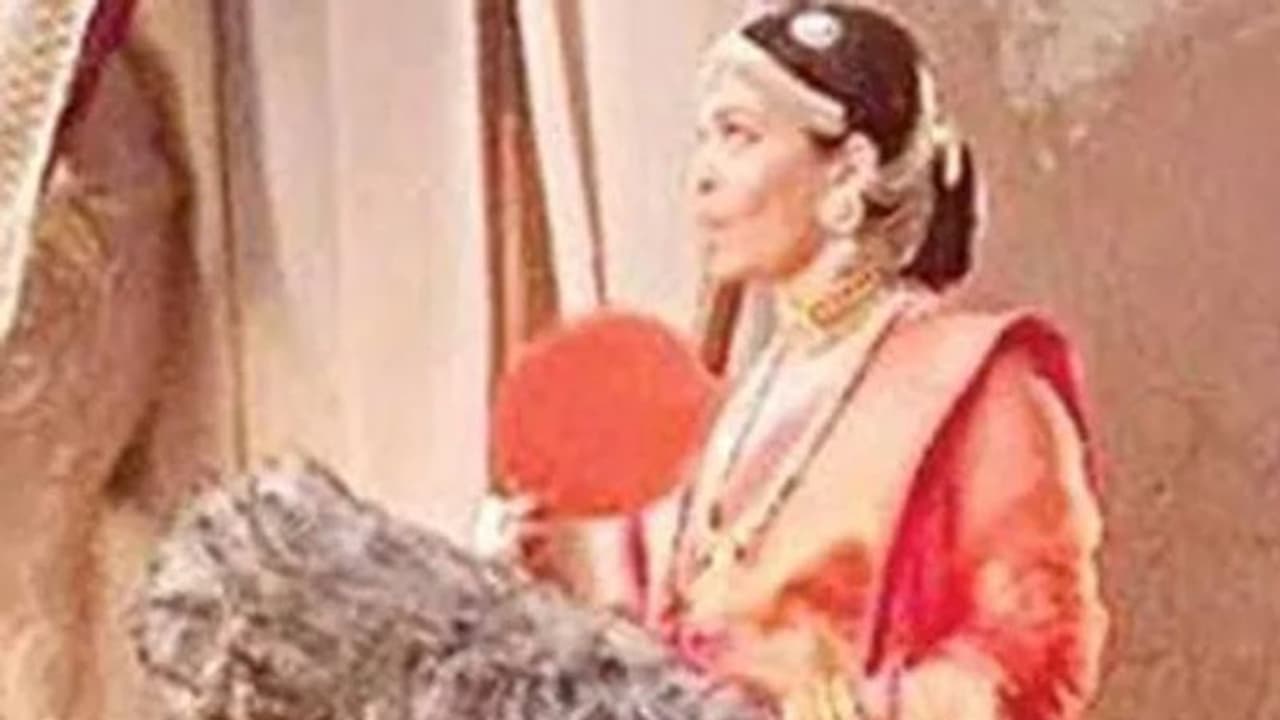 ഇതാ ഇങ്ങനെയാണ് ഐശ്വര്യ റായ് 'പൊന്നിയിൻ ശെല്വനി'ല്, ഫോട്ടോ പുറത്ത് ഇതാ ഇങ്ങനെയാണ് ഐശ്വര്യ റായ് 'പൊന്നിയിൻ ശെല്വനി'ല്, ഫോട്ടോ പുറത്ത്