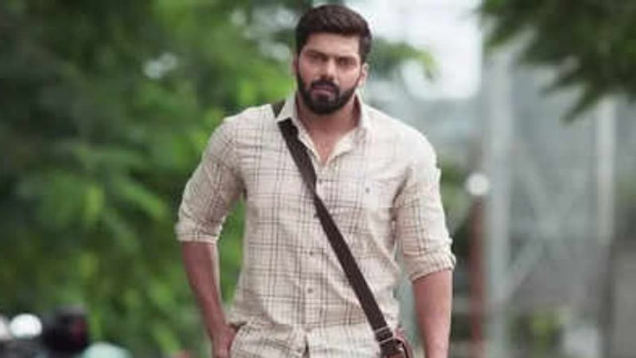 നടൻ ആര്യയുടെ പേരിൽ യുവതിക്ക് വിവാഹവാഗ്ദാനം; രണ്ട് പേർ പിടിയിൽ നടൻ ആര്യയുടെ പേരിൽ യുവതിക്ക് വിവാഹവാഗ്ദാനം; രണ്ട് പേർ പിടിയിൽ