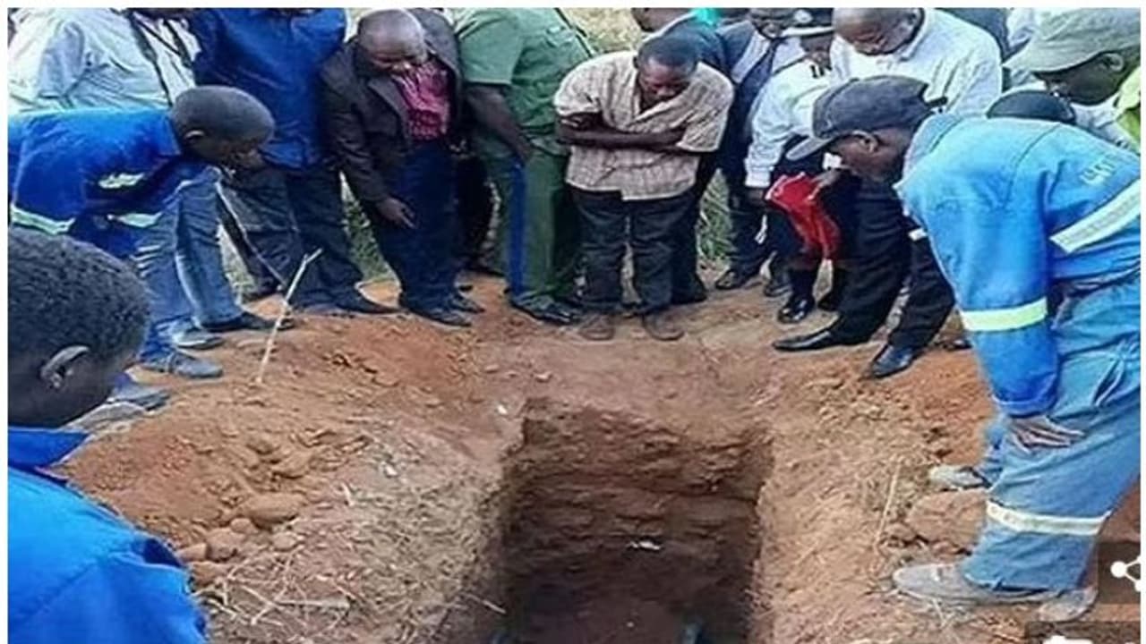 യേശുവിനെപ്പോലെ മൂന്നാം ദിവസം ഉയര്ത്തെഴുന്നേല്ക്കുമെന്ന് വിശ്വസിച്ച് കുഴിയില്; പാസ്റ്റര്ക്ക് ദാരുണാന്ത്യം യേശുവിനെപ്പോലെ മൂന്നാം ദിവസം ഉയര്ത്തെഴുന്നേല്ക്കുമെന്ന് വിശ്വസിച്ച് കുഴിയില്; പാസ്റ്റര്ക്ക് ദാരുണാന്ത്യം