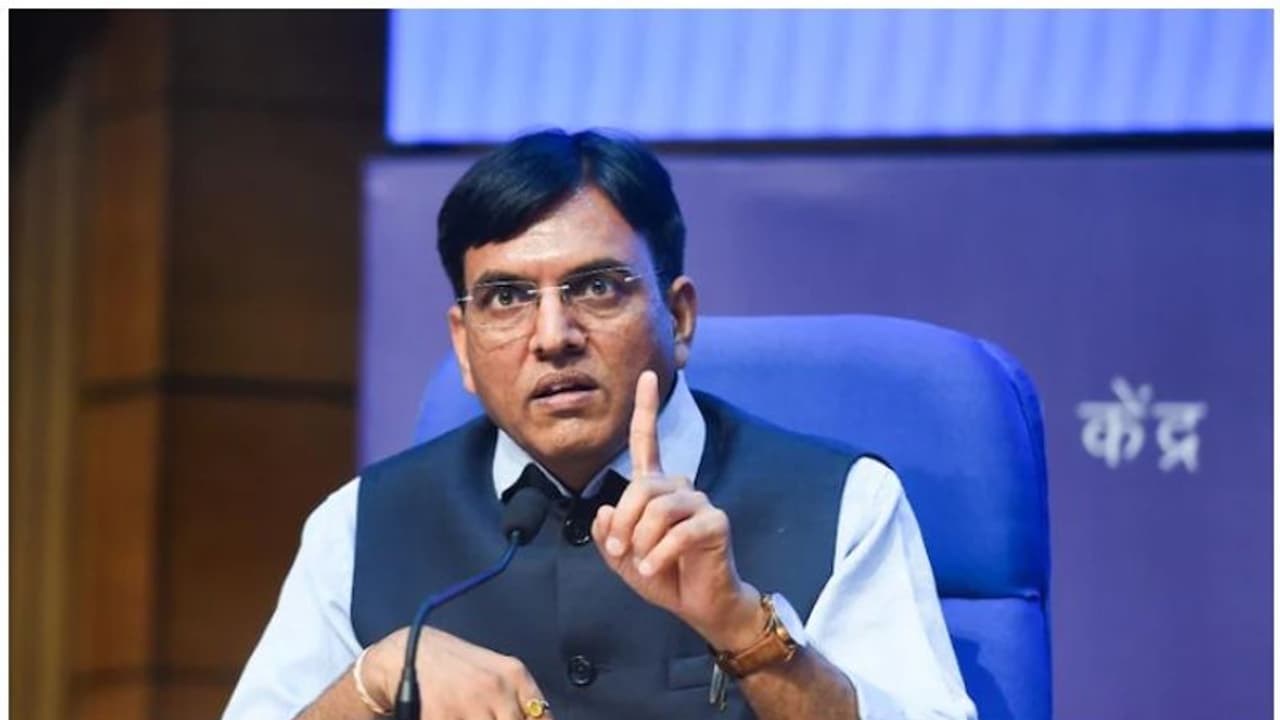 COVID 19 Vaccination করোনা চলে গেছে,এমন ভাবার কোনও কারণ নেই সতর্কতা স্বাস্থ্যমন্ত্রীর