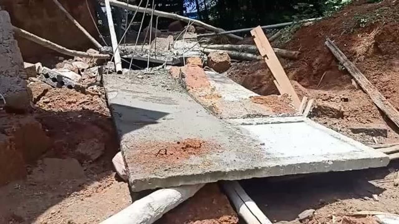 വീട് നിർമ്മാണത്തിനിടെ സ്ലാബ് തകർന്ന് വീണ് ഇതര സംസ്ഥാന തൊഴിലാളി മരിച്ചു വീട് നിർമ്മാണത്തിനിടെ സ്ലാബ് തകർന്ന് വീണ് ഇതര സംസ്ഥാന തൊഴിലാളി മരിച്ചു